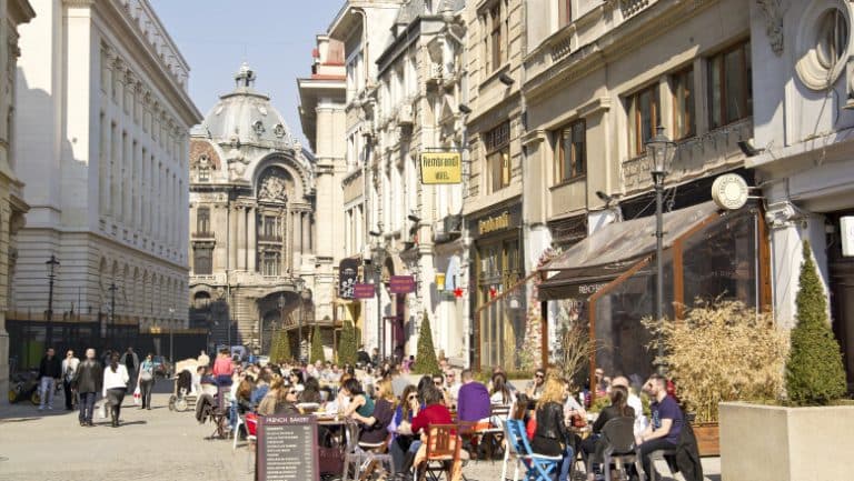 Primăria Bucureștiului ia măsuri împotriva teraselor neautorizate din centrul orașului, 15 decizii de demolare au fost adoptate