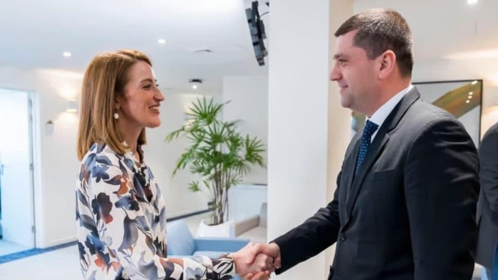 Radu Miruță și Roberta Metsola dezbat la Bruxelles viitorul programului SAFE 2 și contribuția industriei românești de apărare