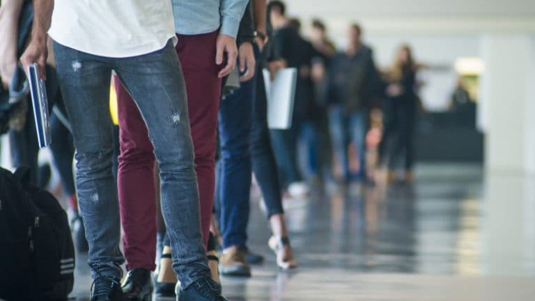 Șomajul în România a atins 6,3% în ultimele trei luni din 2025, iar aproape o treime dintre tineri sunt fără un loc de muncă