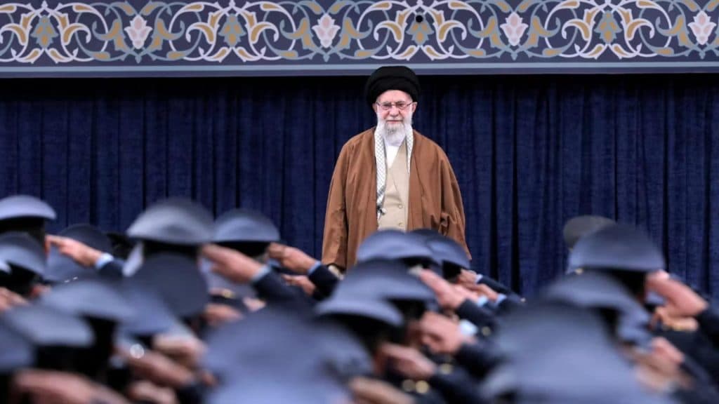 Război în Orientul Mijlociu: Mii de oameni plâng dispariția lui Ali Khamenei, strigând „Moarte Americii!” și „Moarte Israelului!”