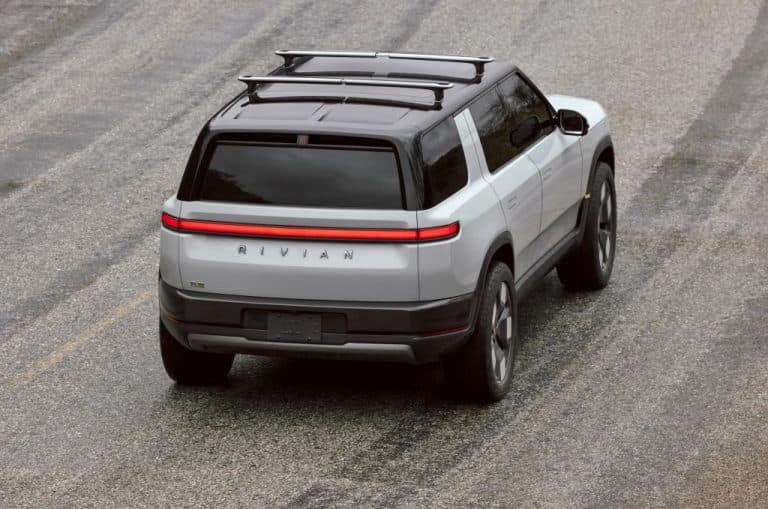 Rivian își pune viitorul în joc cu una dintre cele mai rapide lansări de vehicule electrice din istoria Statelor Unite