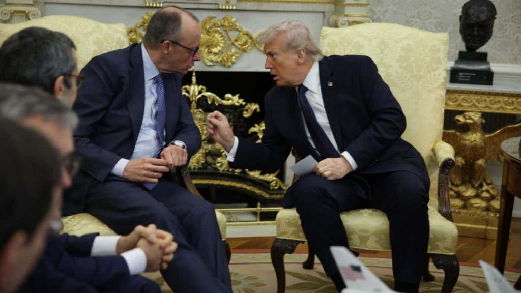 Momente surprinzătoare în Biroul Oval: Trump face glume despre „atacarea” Germaniei, iar Merz rămâne neclintit