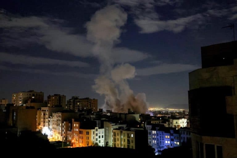 Armata americană continuă să folosească Claude, în timp ce clienții din domeniul tehnologiei de apărare se îndepărtează
