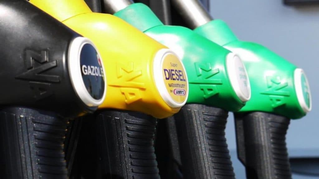 Transportatorii solicită Guvernului o scădere urgentă a accizelor la combustibili, în lumina crizei din Orientul Mijlociu