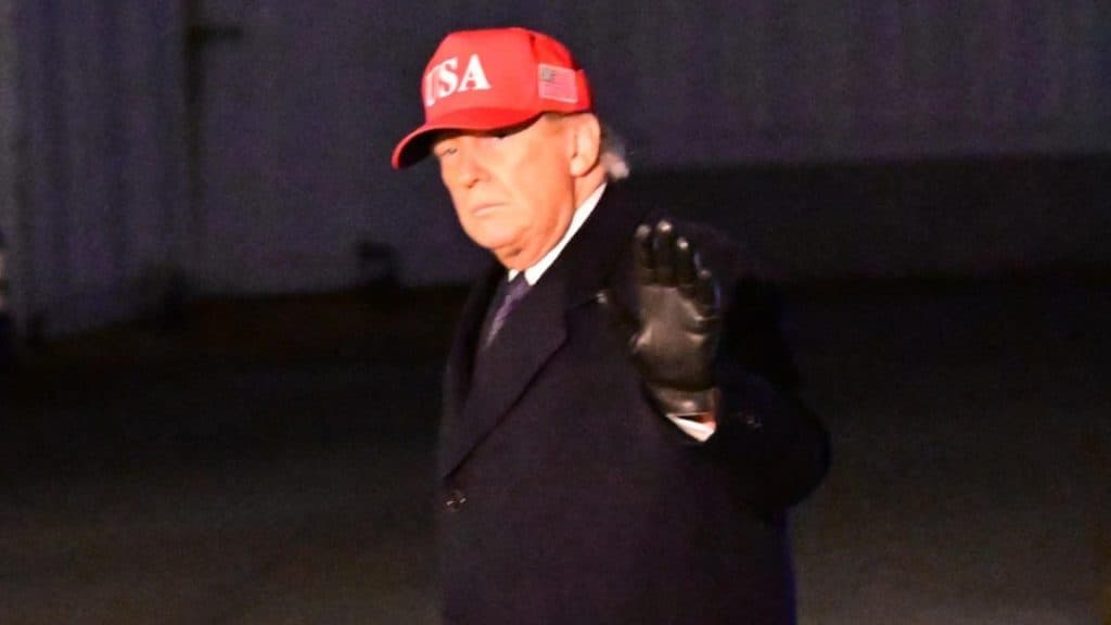 Trump dezvăluie planurile pentru conflictul din Iran: atacuri imprevizibile, avertismente și promisiunea unei „schimbări captivante”