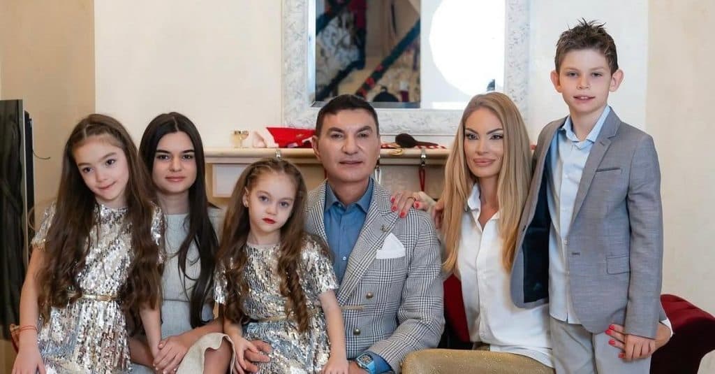 Valentina Pelinel revine din vacanța de la Miami și își adaptează planurile de Paște: „Cel mai bine e să rămânem acasă, e mai sigur cu atâția copii.”