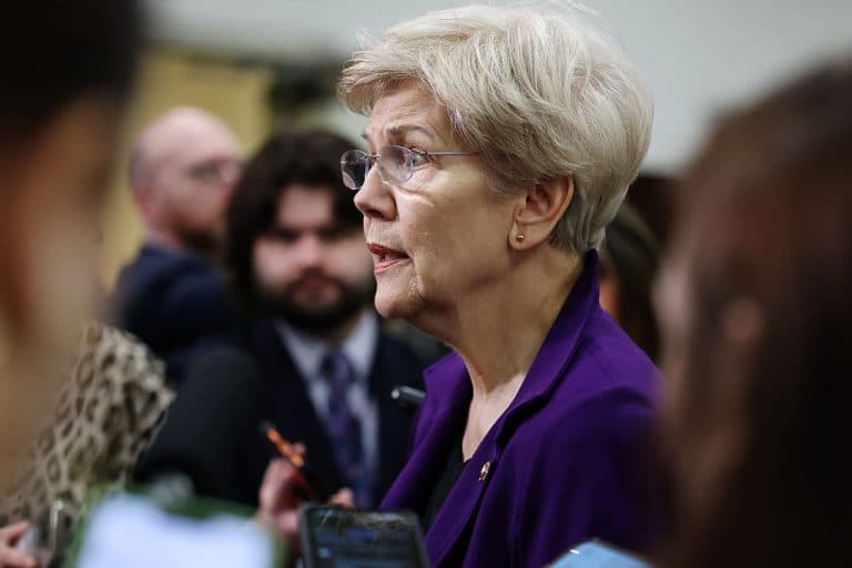 Warren îndeamnă Pentagonul să clarifice accesul xAI la rețelele secrete