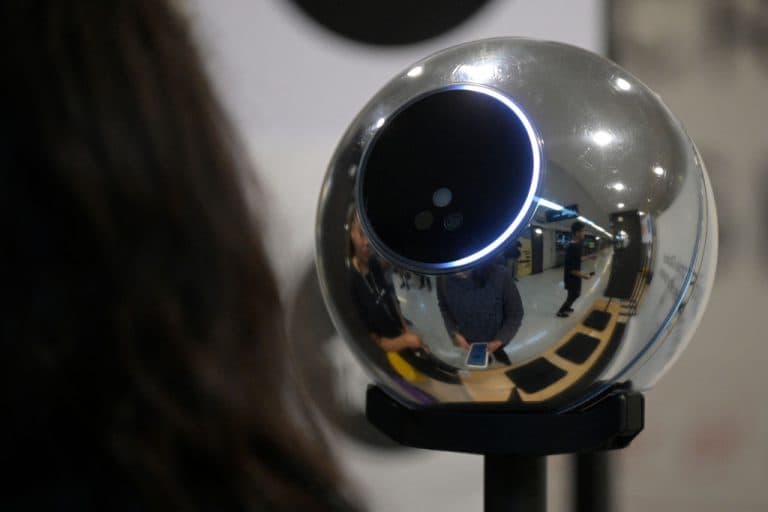 Lumea introduce un instrument pentru a verifica autenticitatea din spatele agenților de cumpărare AI