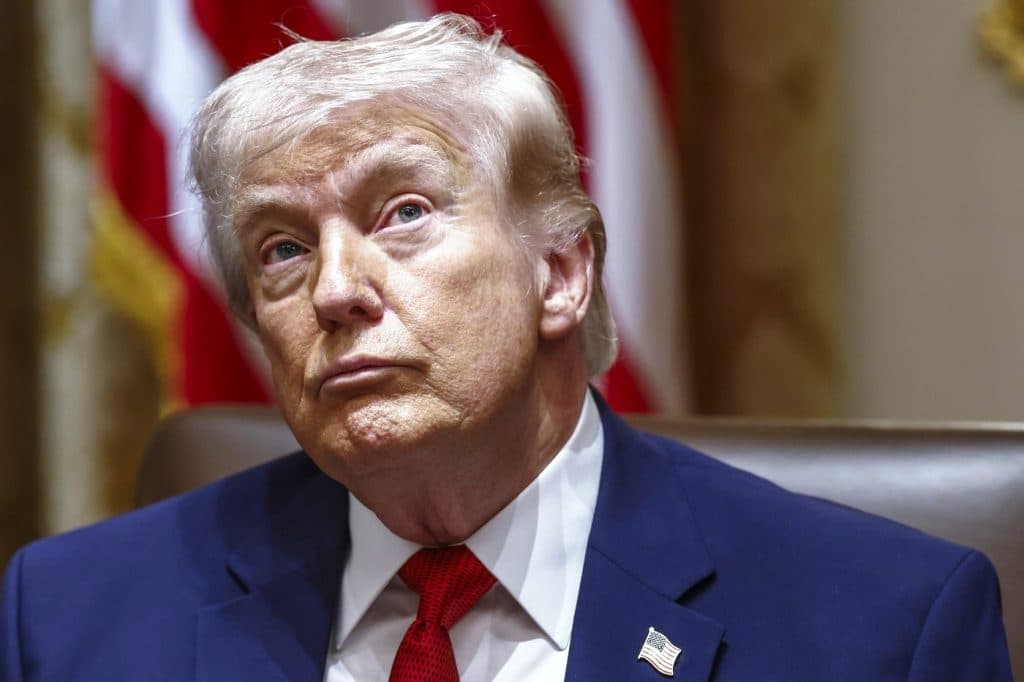 Donald Trump afirmă că nu dorește răsturnarea regimului iranian