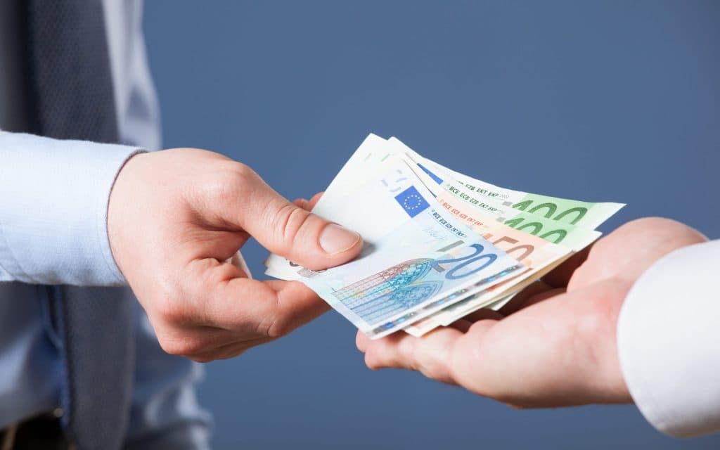 Bărbat din Argeș arestat pentru trafic de influență
