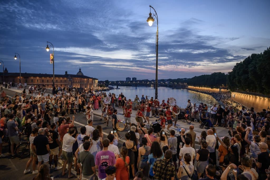 Franța interzice consumul de alcool la festivalul național de muzică