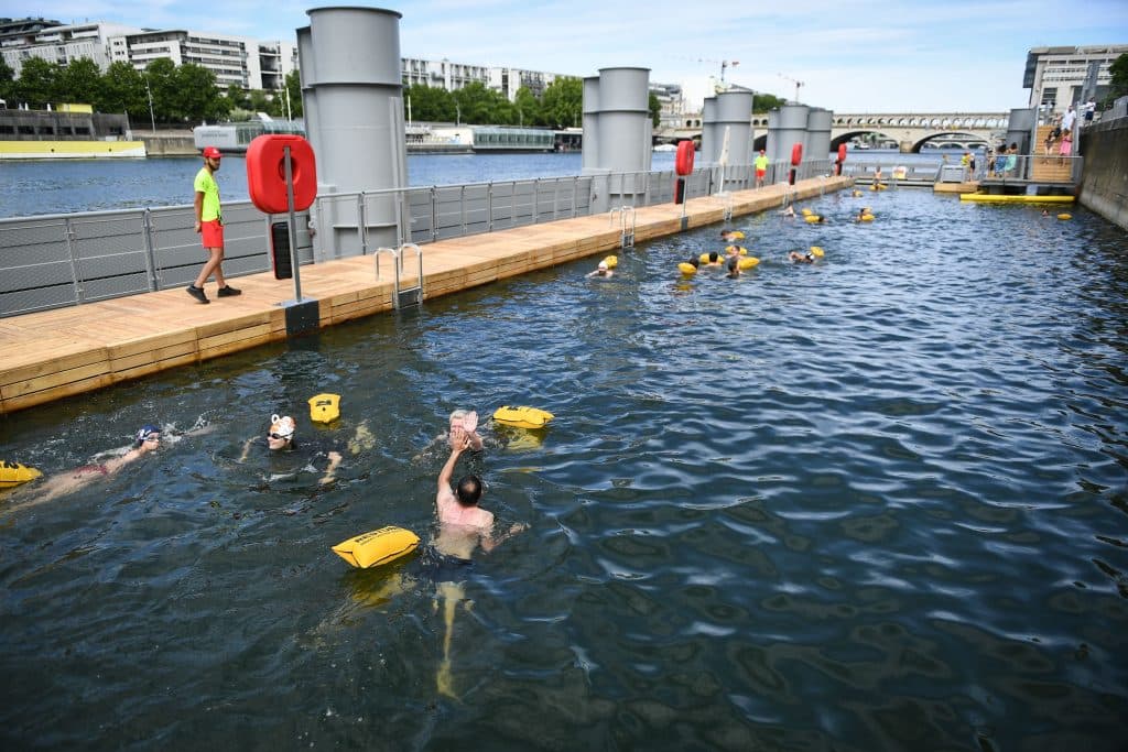 Autoritatile din Paris permit inotul in canal dupa un secol