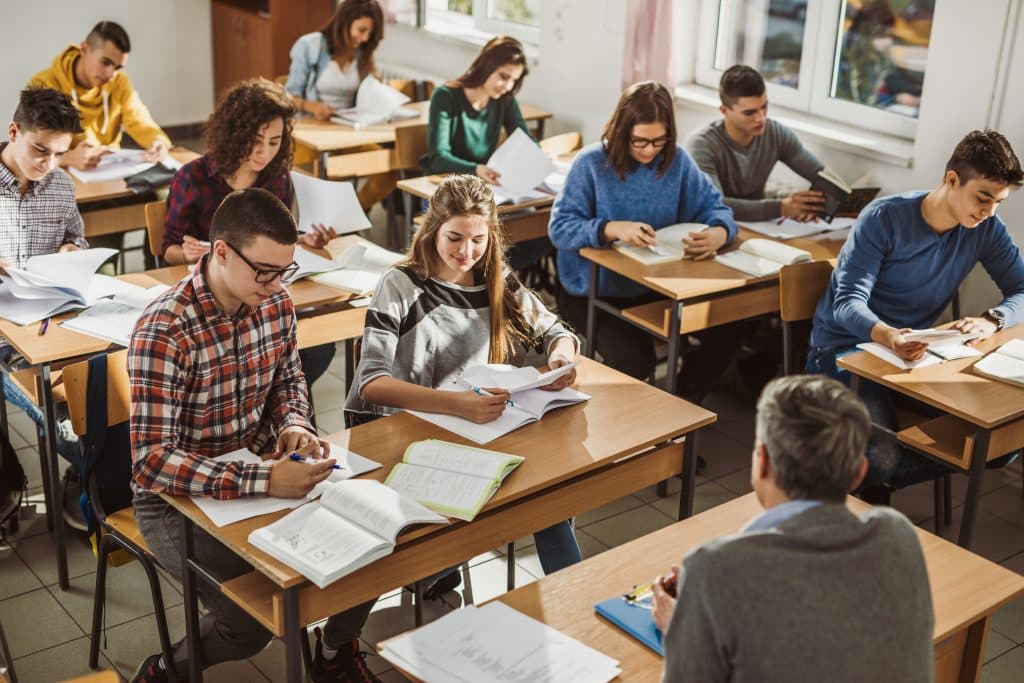 Ministerul Educației extinde programul de liceu pentru anul școlar 2026-2027