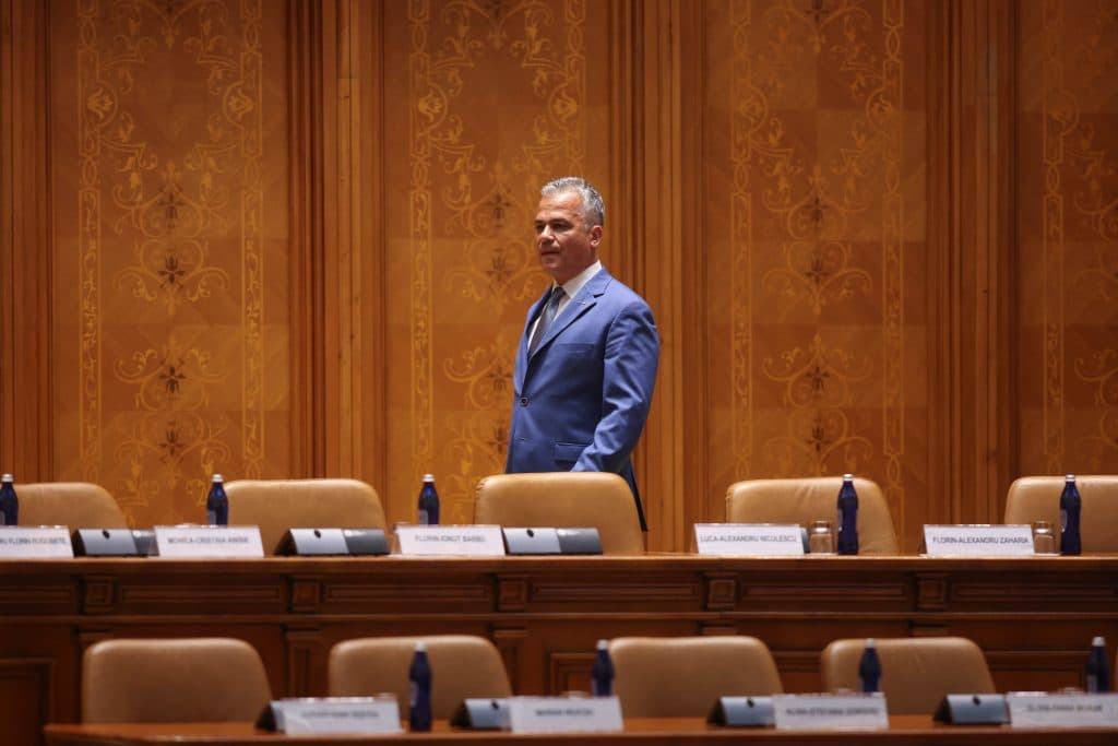Adrian Veștea respectă votul après ratrea învestirii cabinetului său