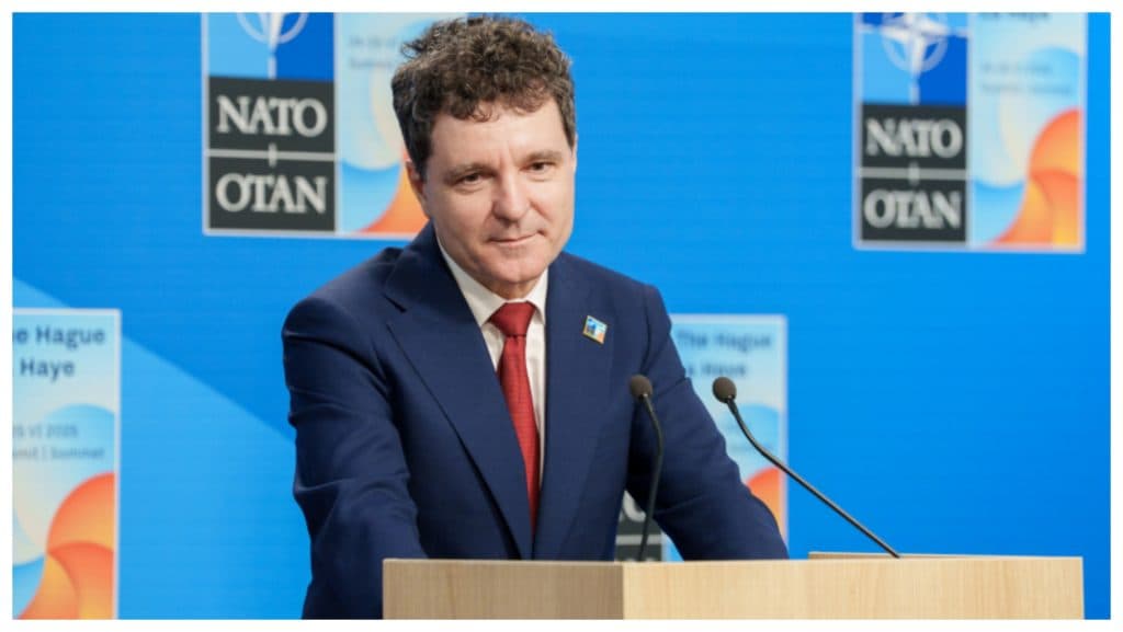 Nicușor Dan și partenera sa, prezenți la fotografia oficială NATO