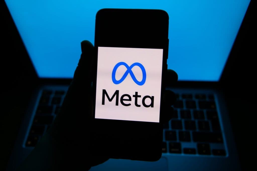 Meta este acuzată de concedieri discriminatorii prin inteligență artificială