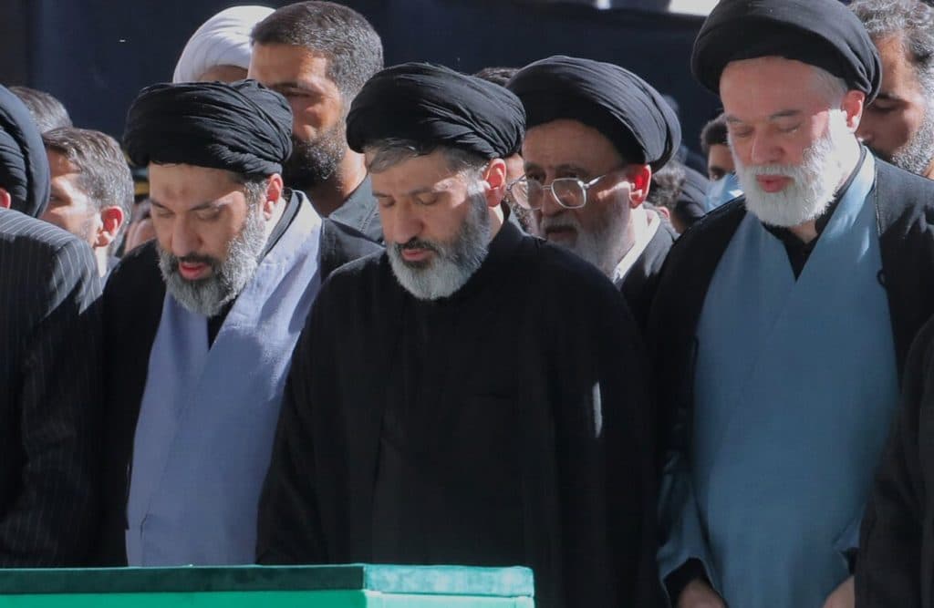 Trei dintre fiii lui Ali Khamenei participă la funeralii
