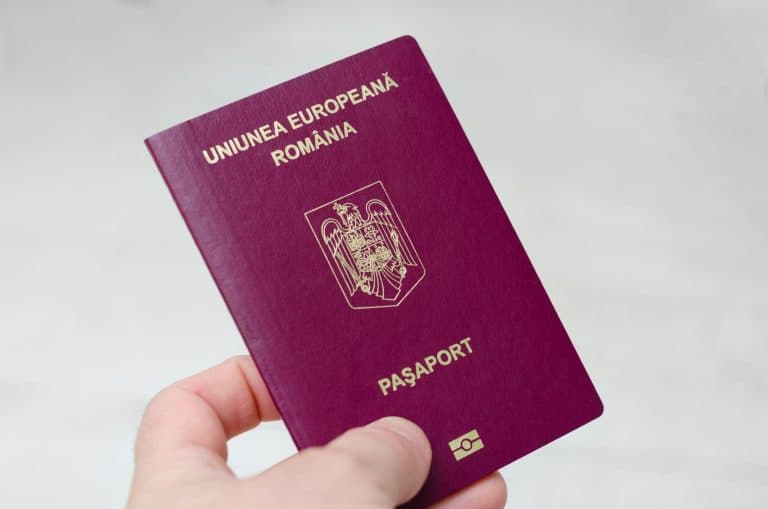 Paşaportul românesc se clasează pe locul X la libertatea de călătorie