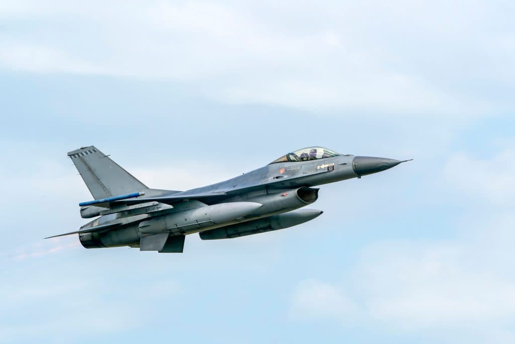 Șeful Armatei oferă detalii despre echipajul F-16 care a doborât drona