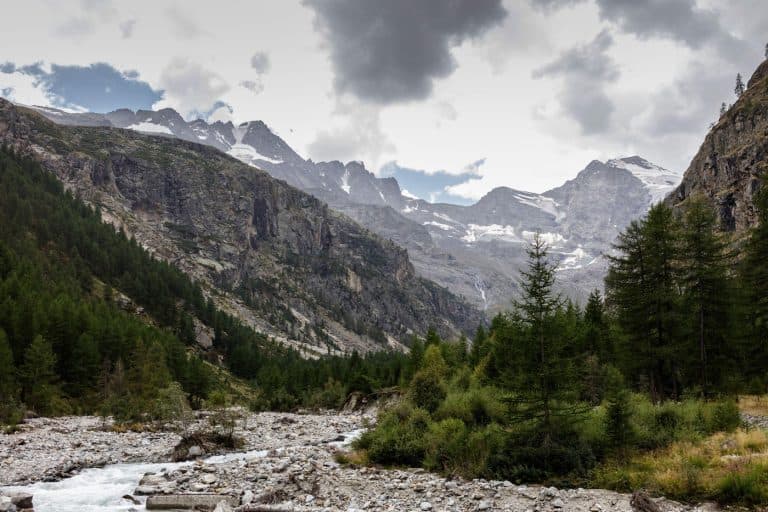 Doi alpiniști români și-au pierdut viața în Alpii italieni