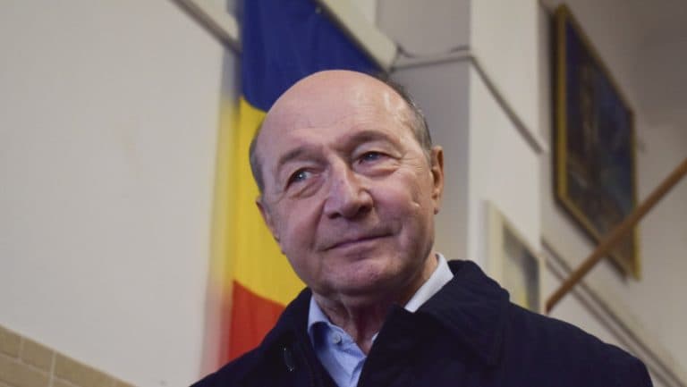 Băsescu afirmă că tandemul PSD-PNL afectează grav România