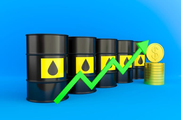 Prețul petrolului a depășit din nou 100 de dolari pe baril