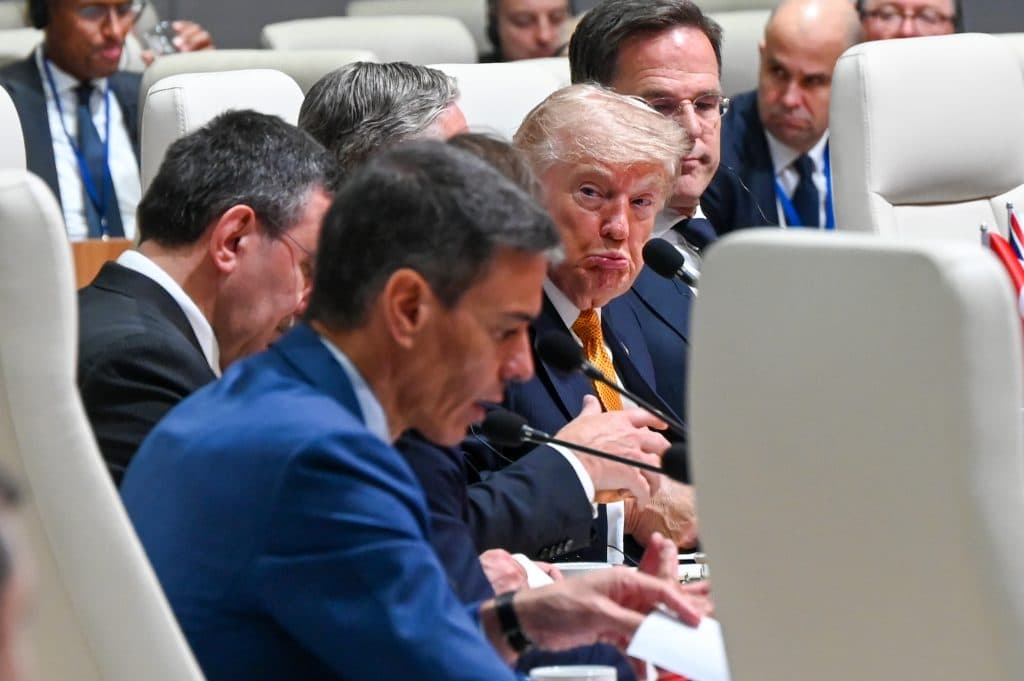 Pedro Sánchez profită de atacurile lui Donald Trump pentru a-și îmbunătăți imaginea