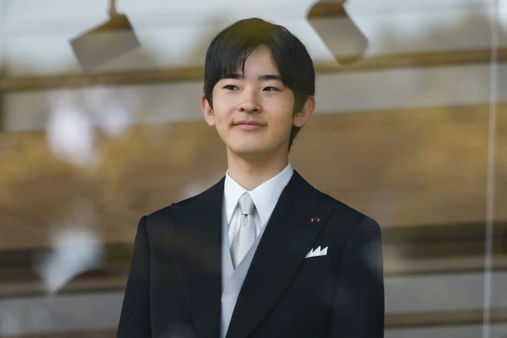 Parlamentul japonez menține interdicția pentru femeile de pe tron