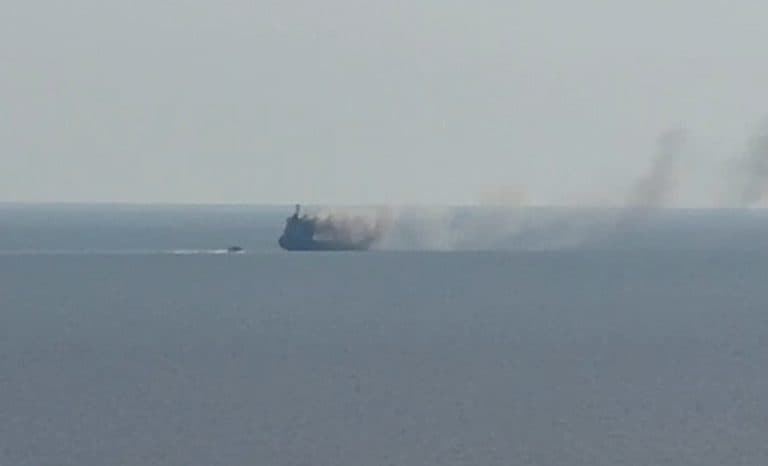 O navă cu GPL a luat foc pe Marea Neagră, trei marinari sunt răniți