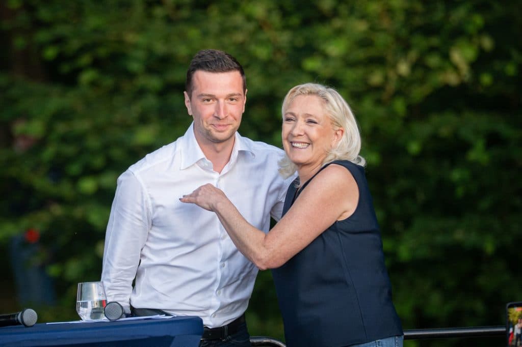 Marine Le Pen așteaptă verdictul privind candidatura sa la președinție