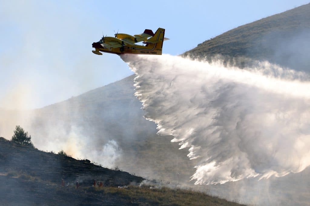 Incendiile din Spania și Franța și grindina din Balcani afectează Europa