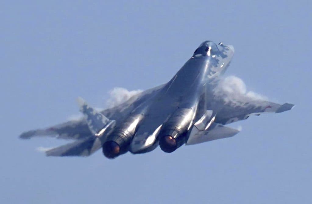 Rusia își fortifică un centru important de aviație militară