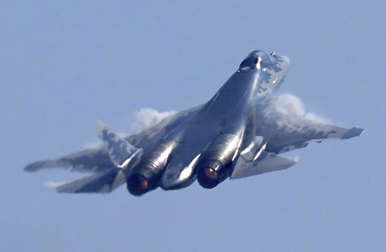 Rusia își fortifică un centru important de aviație militară