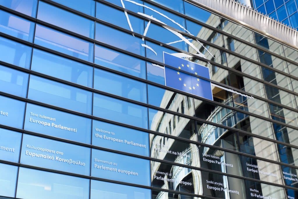 Parlamentul European critică decizia lui Zelenski privind unitatea militară