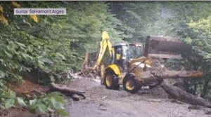 Zeci de persoane evacuate din zona Valea Rea din Făgăraș