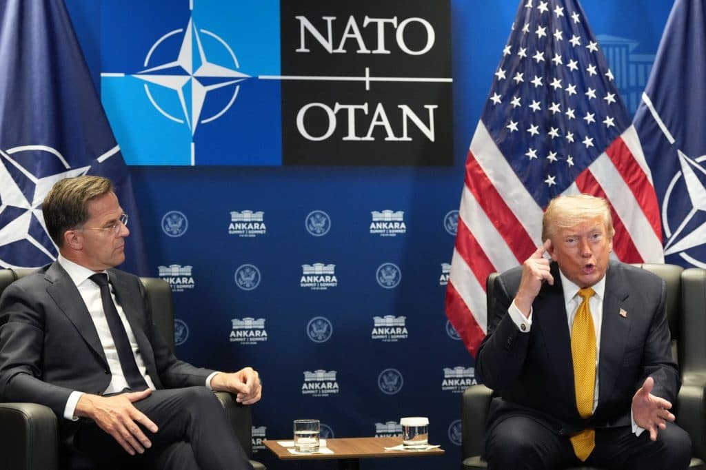 Donald Trump anunţă întreruperea schimburilor comerciale cu Spania