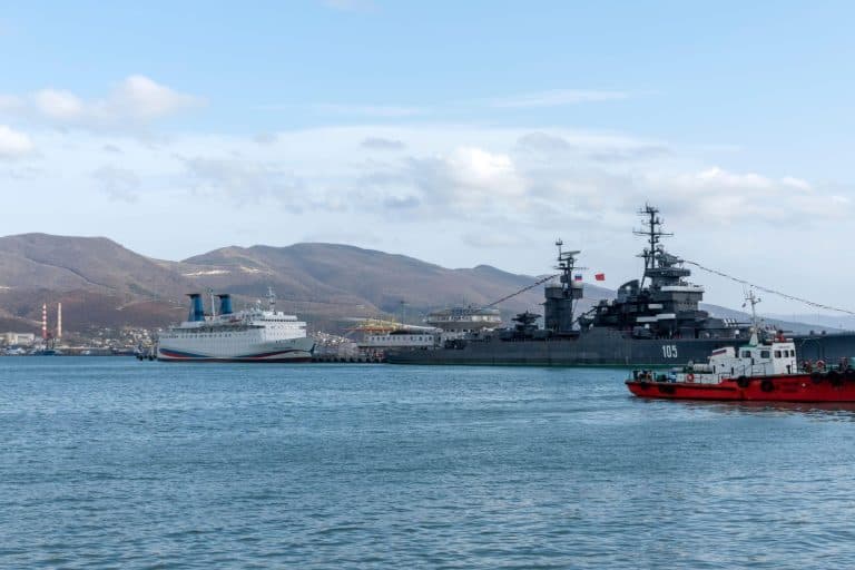 Imaginile din satelit confirmă distrugerea navei ruse Izumrud