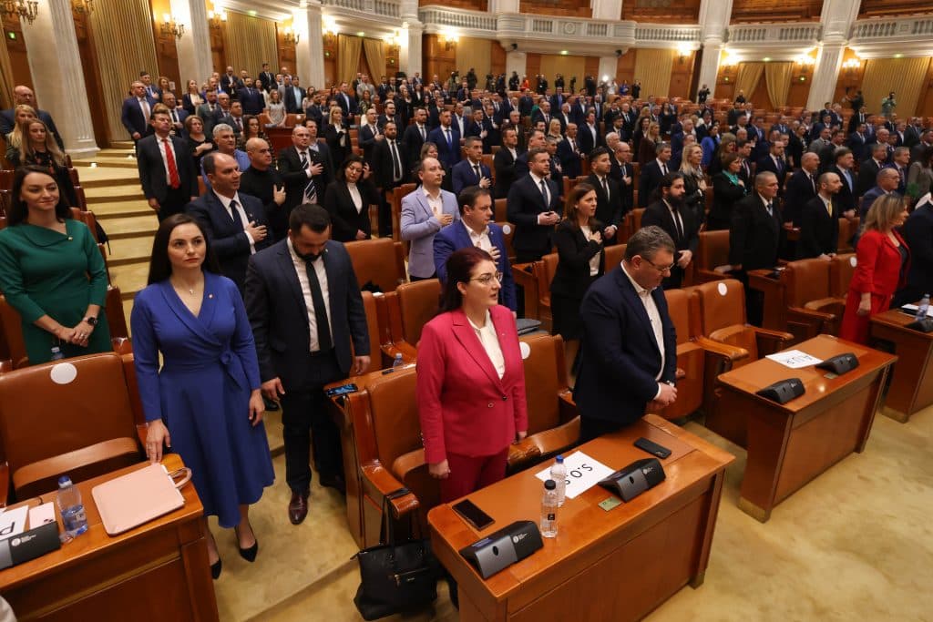 Majorările salariale pentru demnitari se vor aplica etapizat