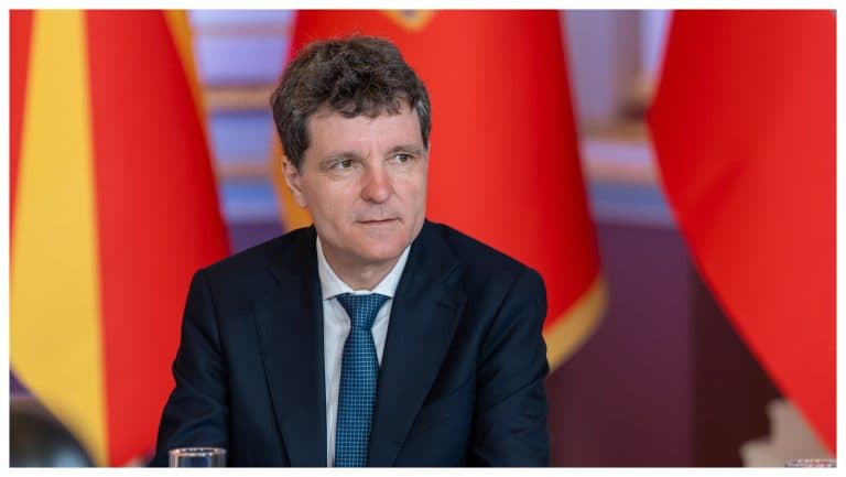 Nicuşor Dan afirmă că soluția crizei politice se află la partide