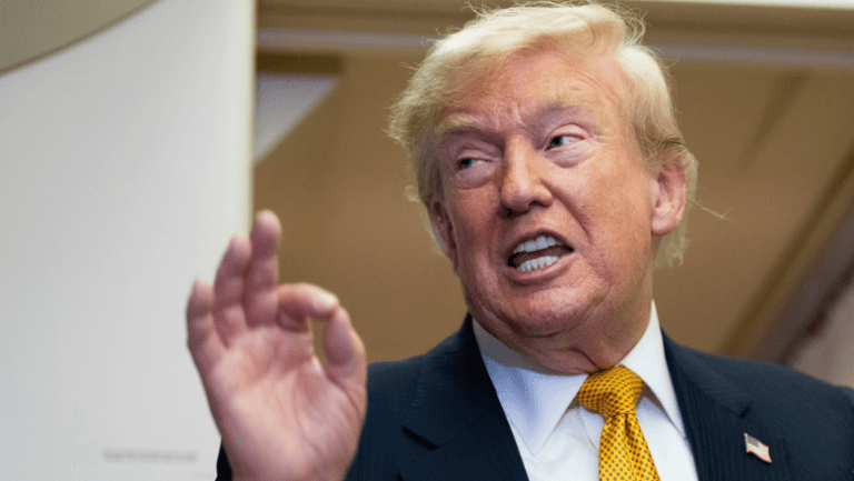 Donald Trump explică legătura dintre retragerea trupelor și Groenlanda