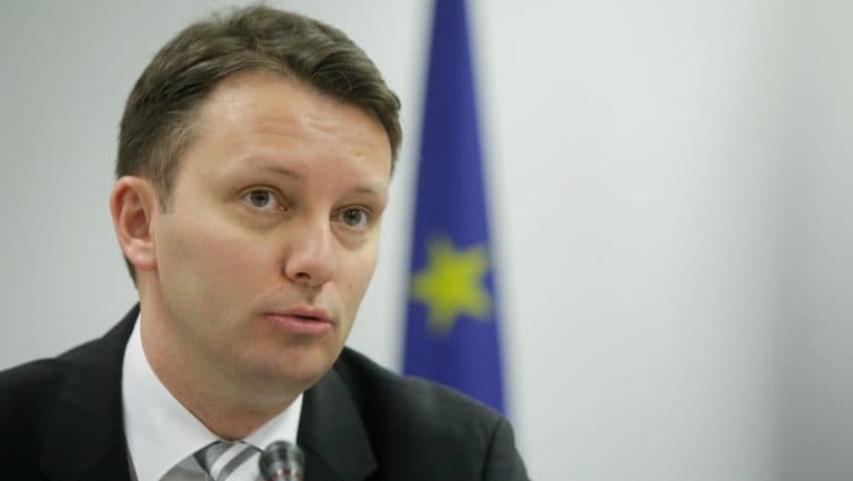 Mureşan ironizează comentariile lui Manole despre legea salarizării