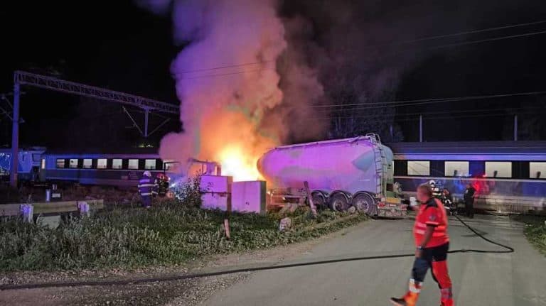 Tren de călători implicat într-un accident la Filipeşti