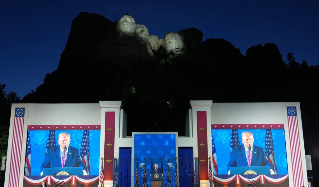 Donald Trump laudă naţiunea americană de Ziua Independenţei