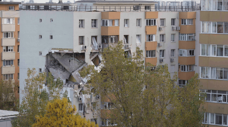 Locatarii din Rahova așteaptă în continuare să revină acasă