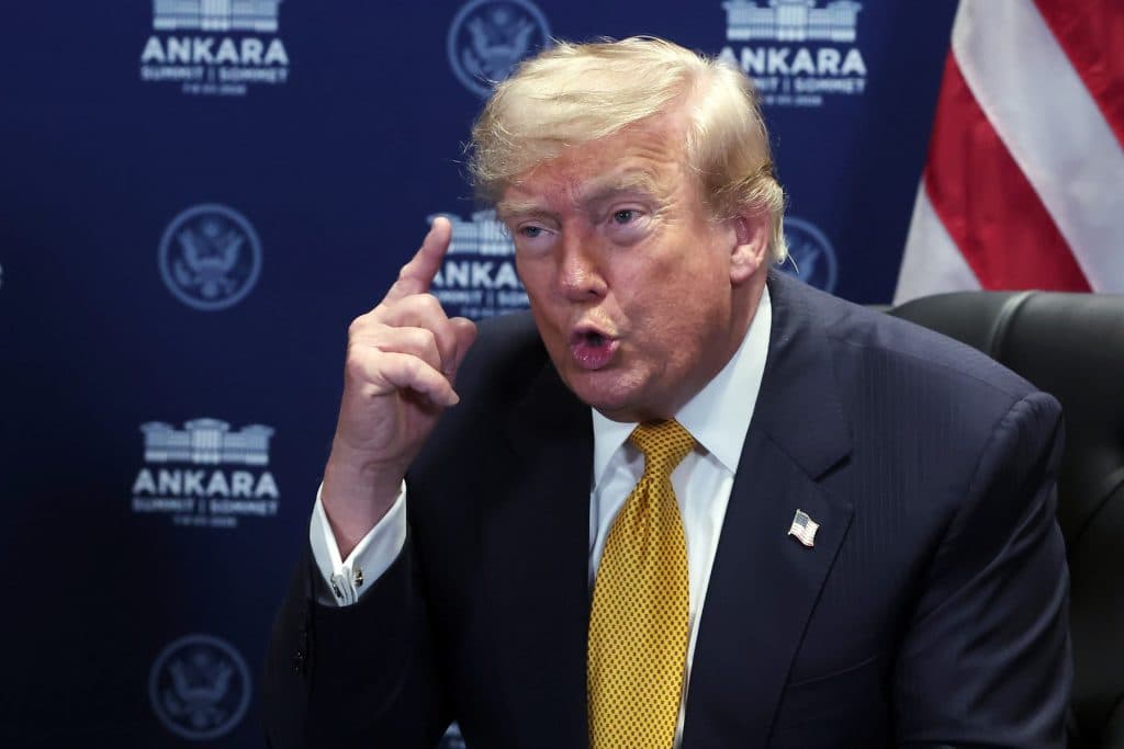 Trump exercită presiuni asupra Londrei privind Insulele Falkland