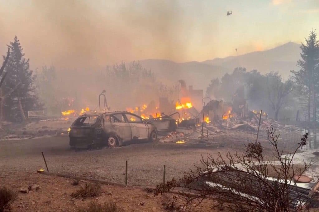Peste 90.000 de locuitori din Nevada sunt evacuați din cauza unui incendiu major