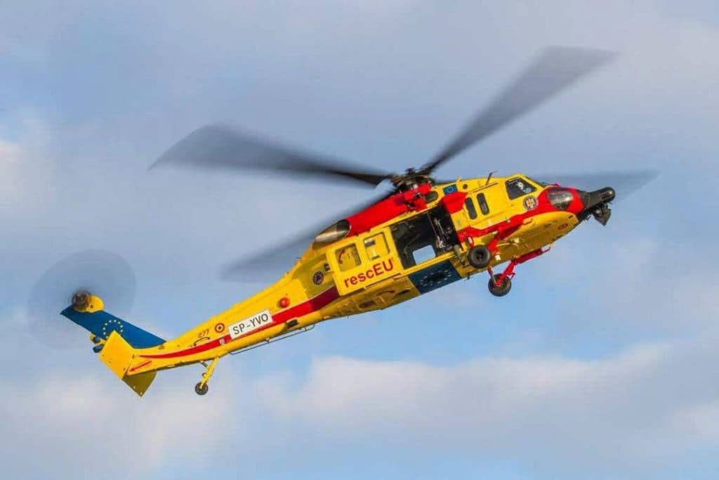 România trimite pompieri şi un elicopter Black Hawk în Serbia