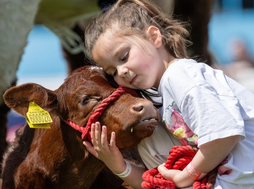 Cercetătorii identifică bacteriile care protejează copiii de alergii