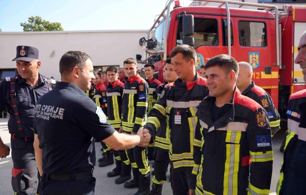 Pompierii români, eroi recunoscuți în Serbia pentru salvare