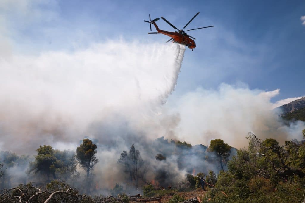 Două elicoptere s-au ciocnit în Grecia în timpul unei intervenții la incendiu